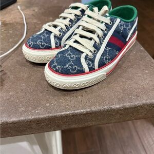 Women Gucci sneakers
